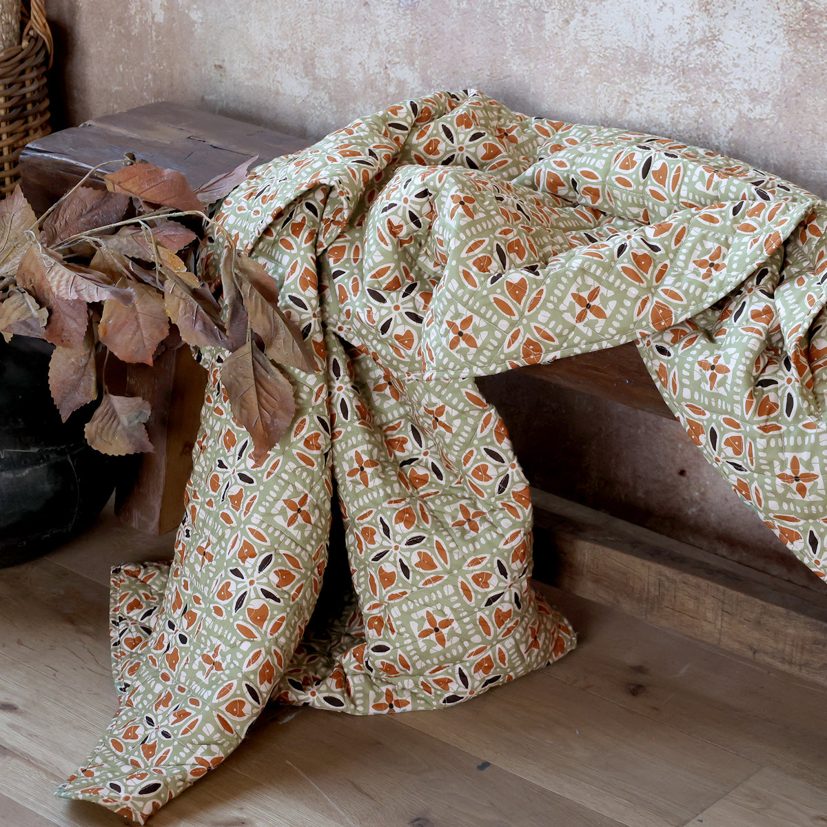 Decke mit Batikmotiv