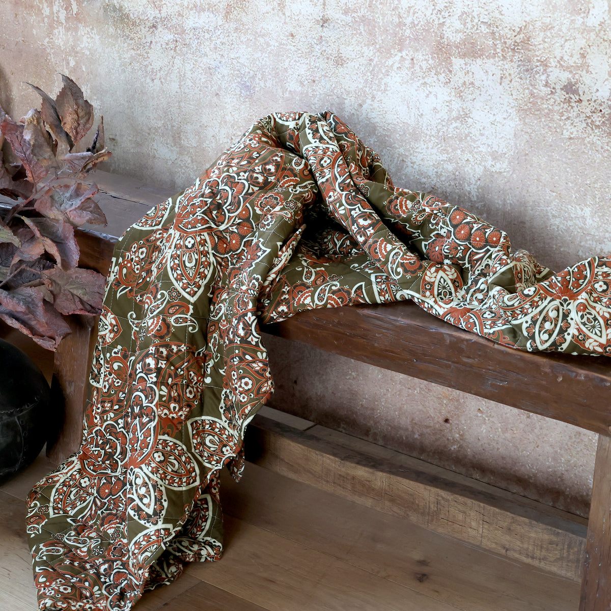 Decke mit Paisley Motiv