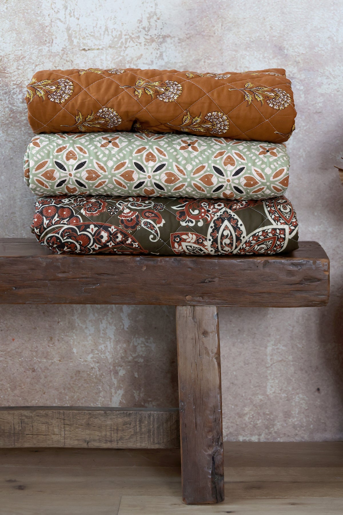 Decke mit Paisley Motiv