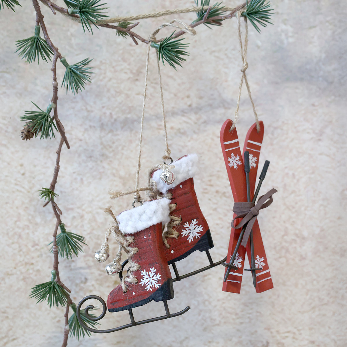 Vintage Schlittschuhe und Ski 2er-Set