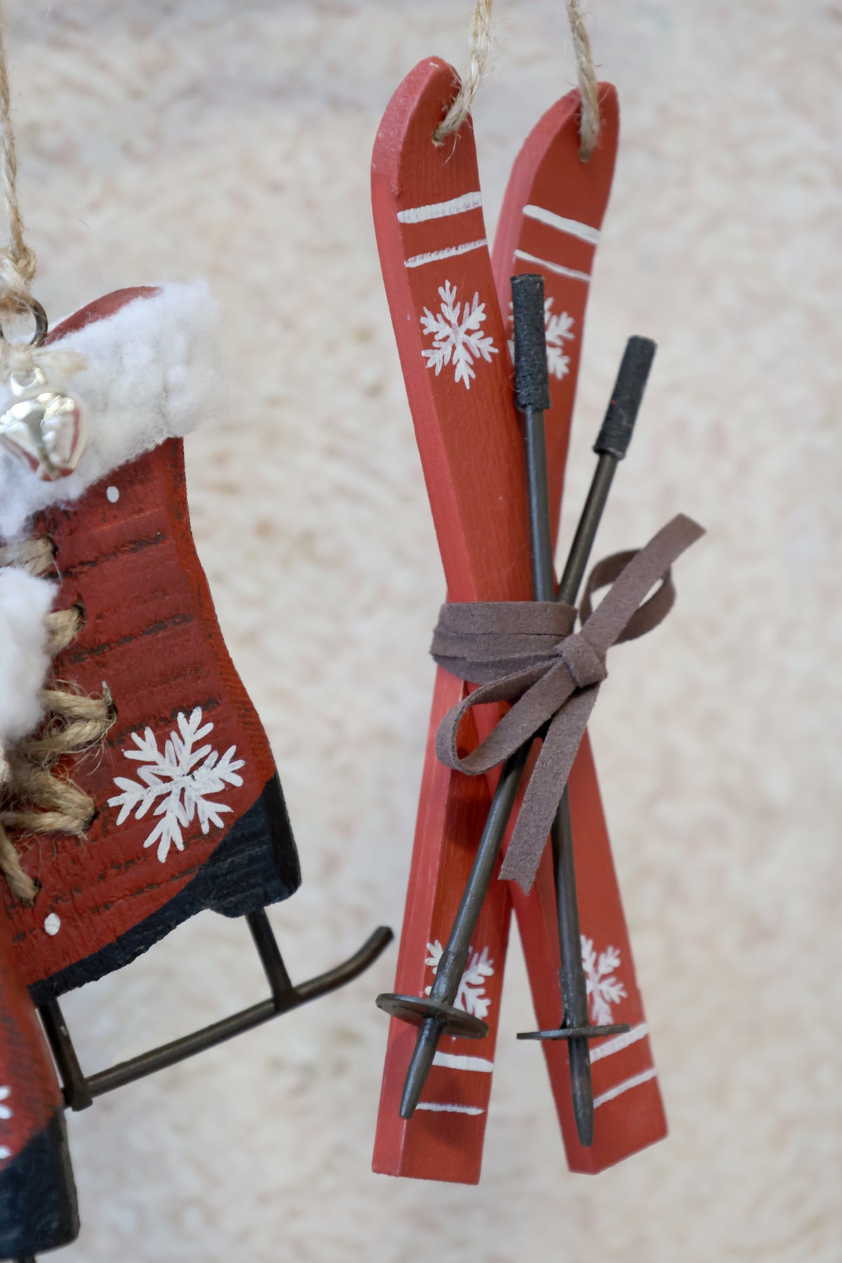 Vintage Schlittschuhe und Ski 2er-Set