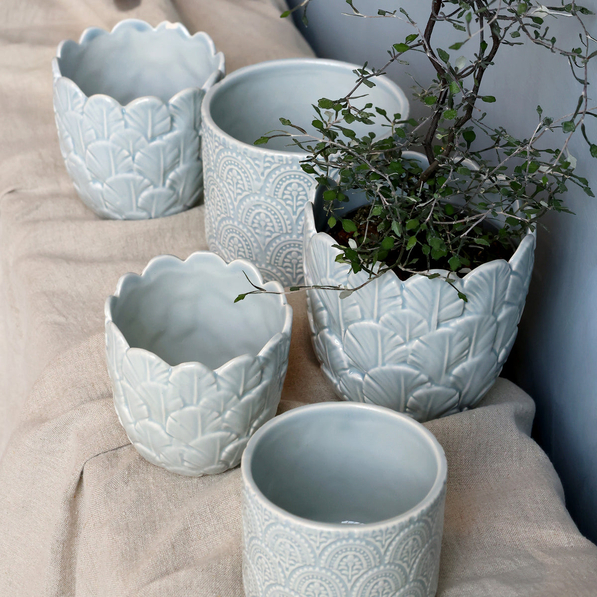 Fayence Blumentopf mit Muster