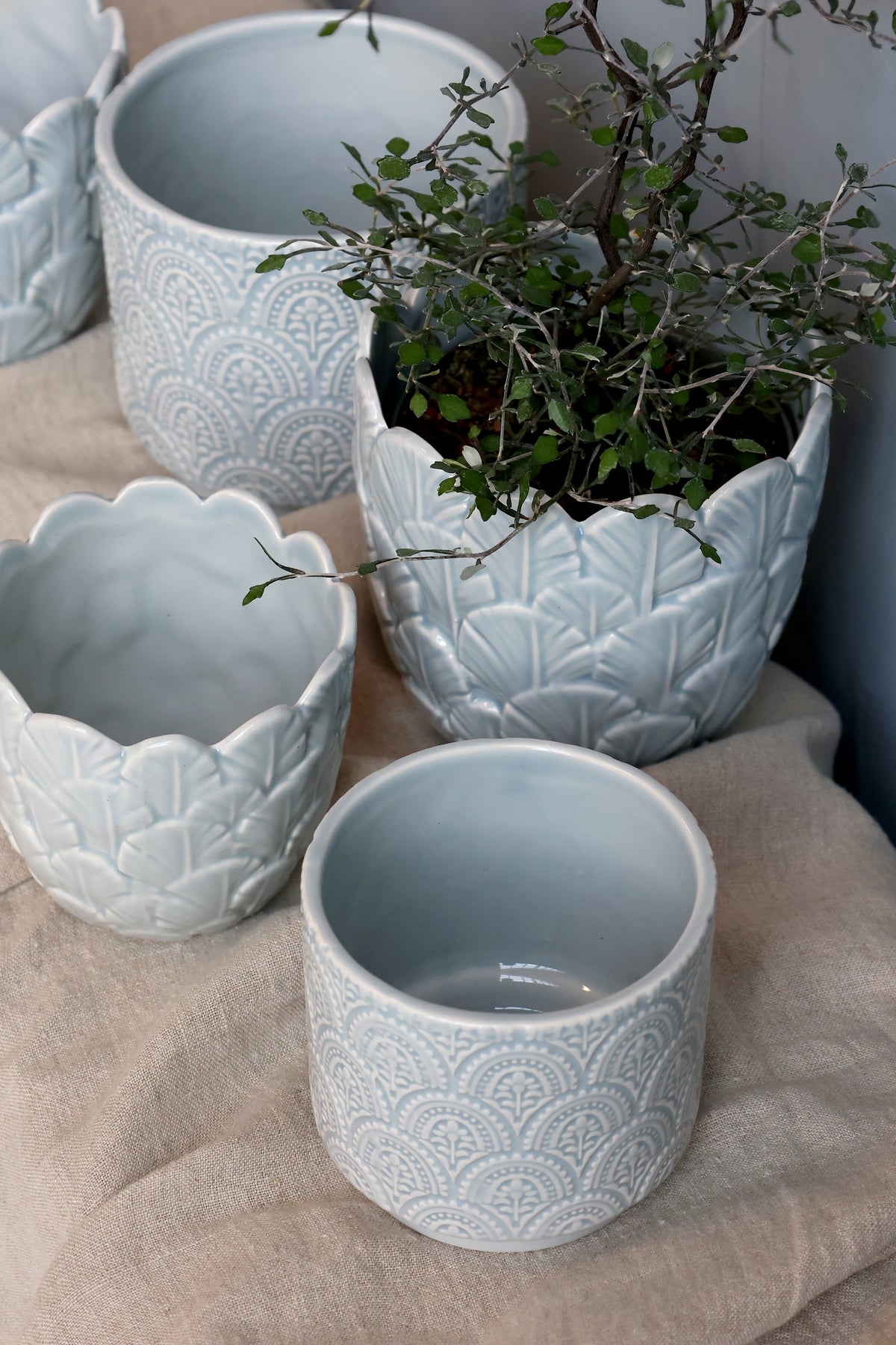 Fayence Blumentopf mit Muster